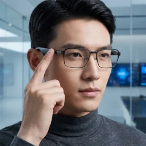 a man wears ZH808 audio glasses